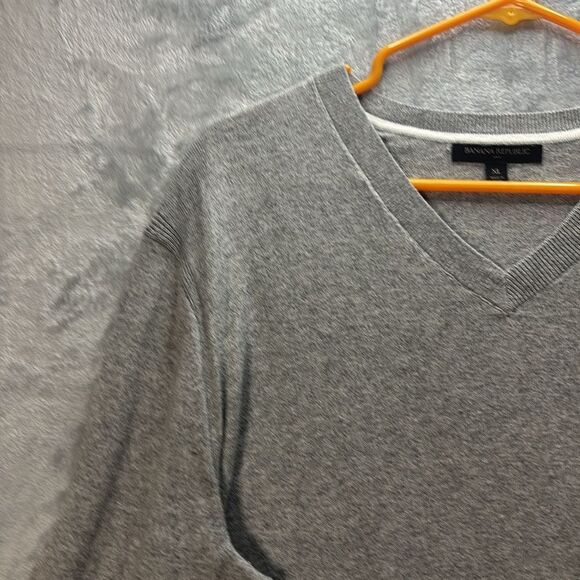 Banana Republic Gray Vneck Soft Sweater Size XL - Picture 6 of 8
